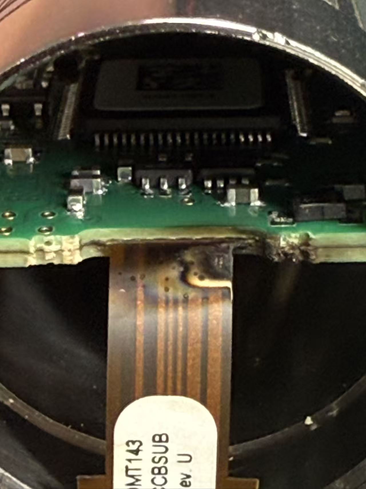 維薩拉露點(diǎn)儀DMT143電路板燒黑的可能原因？